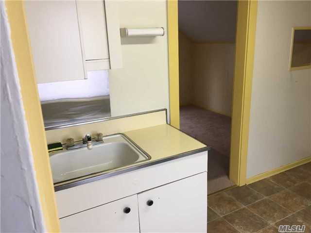 56 Colonial Rd - Photo 3 of 9