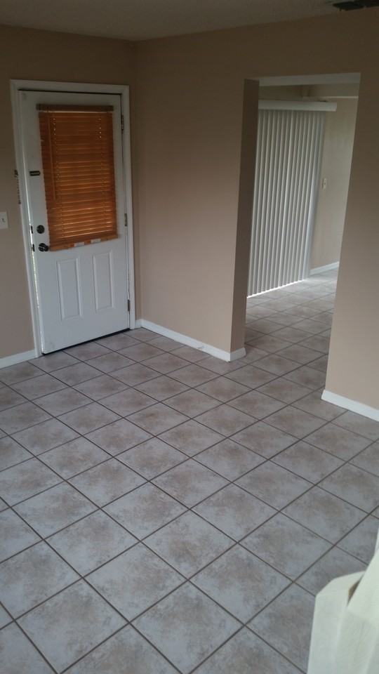 16535 Brigadoon Dr - Photo 2 of 12