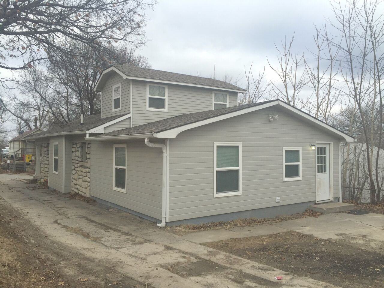 8809 East Smart Avenue - Photo 2 of 12