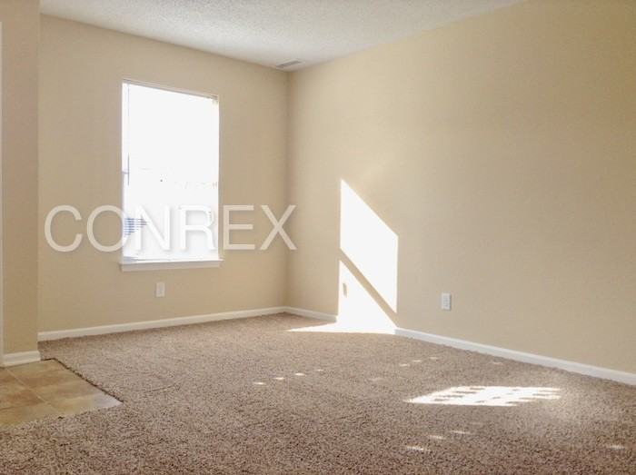 4415 Courtfield Dr - Photo 3 of 18