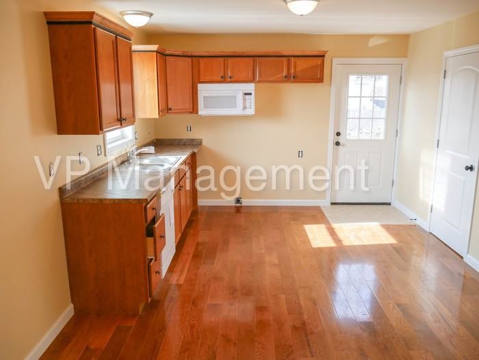 84 Hill St - Photo 2 of 11