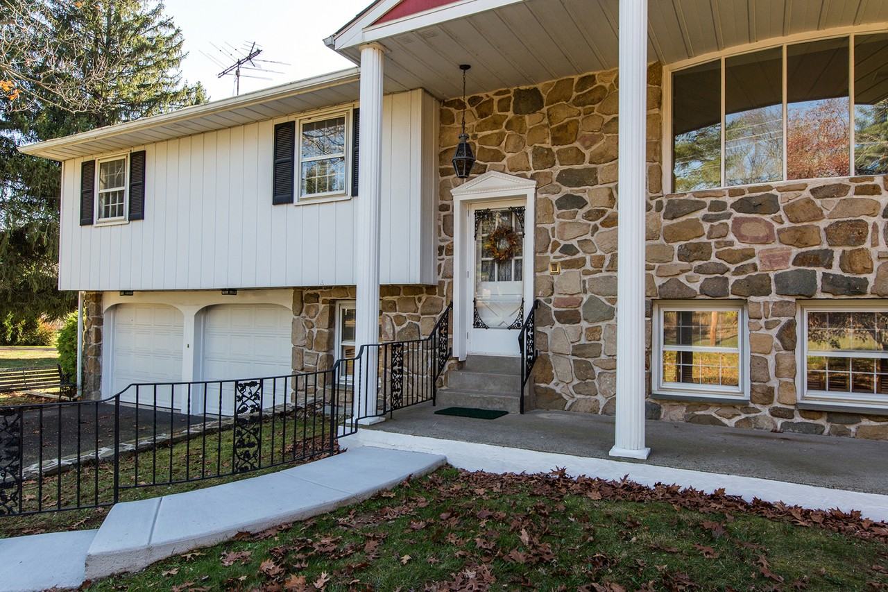 1066 Almshouse Rd - Photo 3 of 25