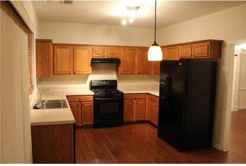 913 Dooney Dr - Photo 3 of 13