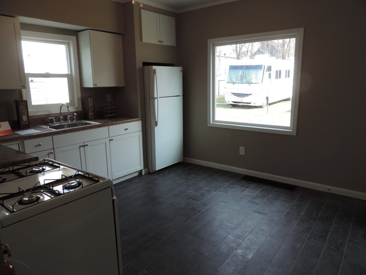 508 Phelps Ave - Photo 3 of 26