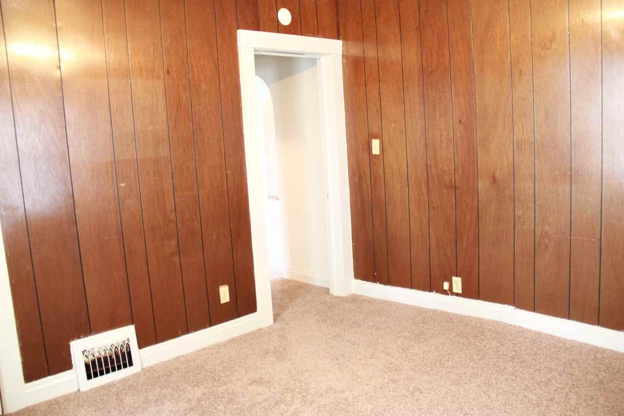 1713 E Poplar St - Photo 3 of 10