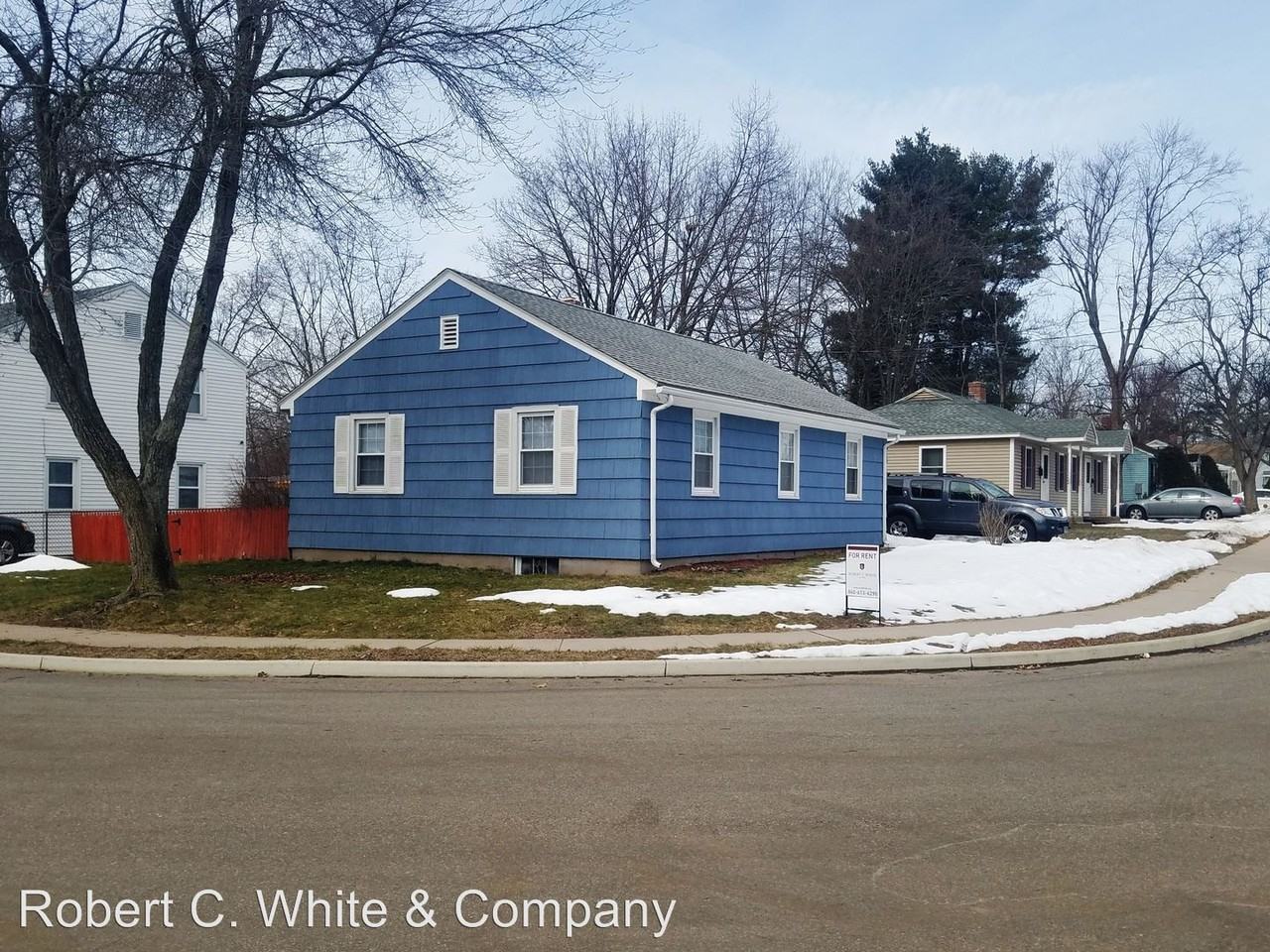 72 Seaman Cir - Photo 2 of 12