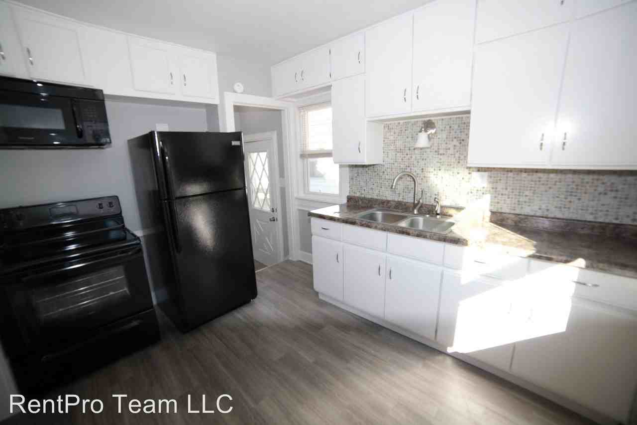 2365 31st St - Photo 3 of 10