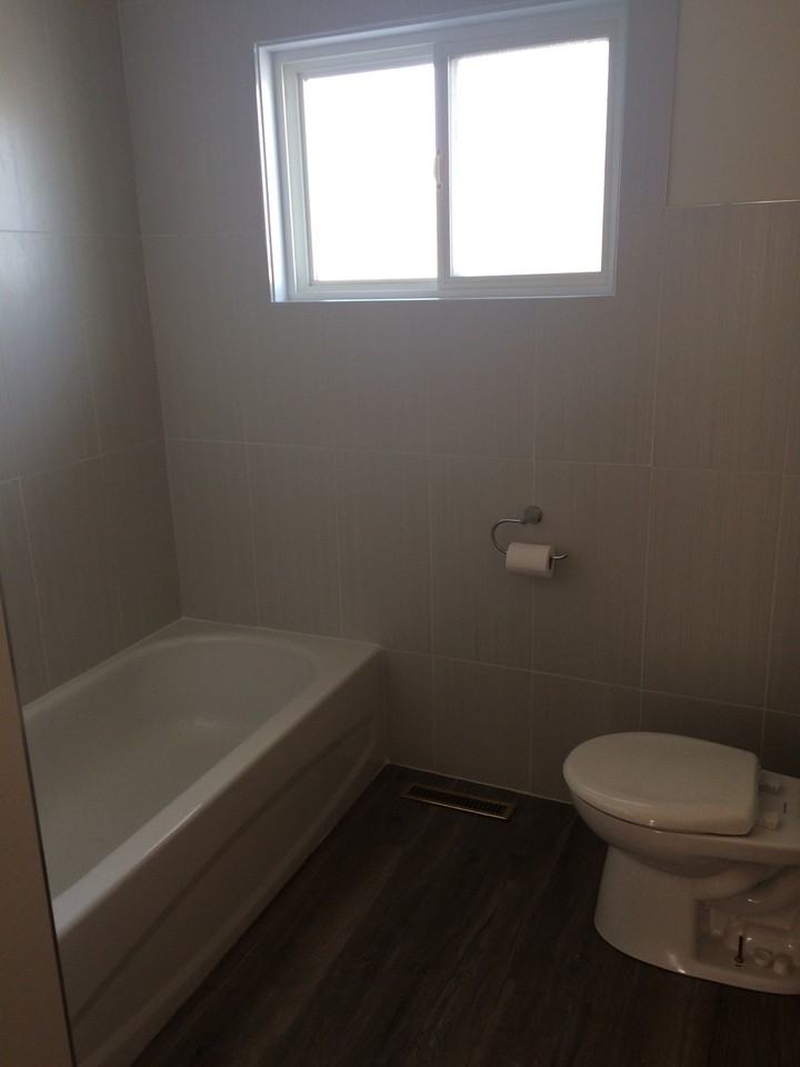 12729 89 St NW - Photo 2 of 9