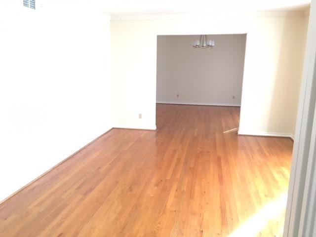 5837 Lindenshire Ln - Photo 3 of 12