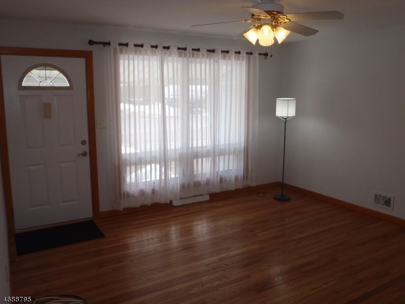 143 S Maryland Ave - Photo 2 of 16