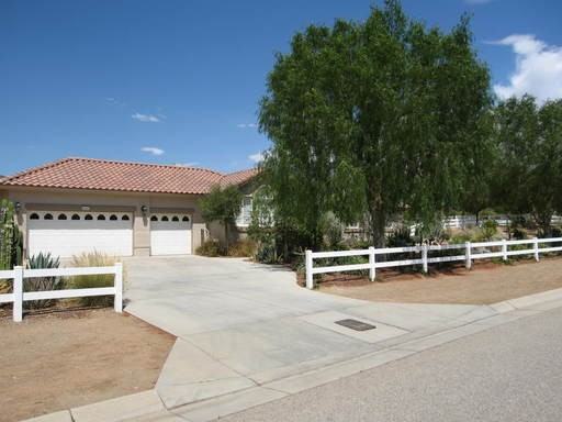 9645 Sweetwater Dr - Photo 2 of 38