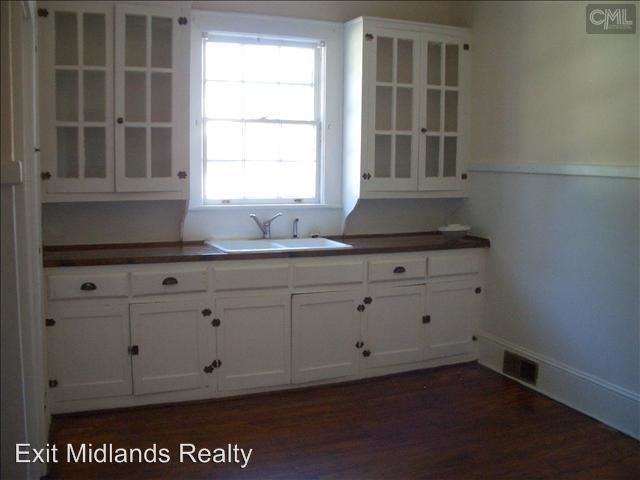 823 Glenn St - Photo 2 of 7