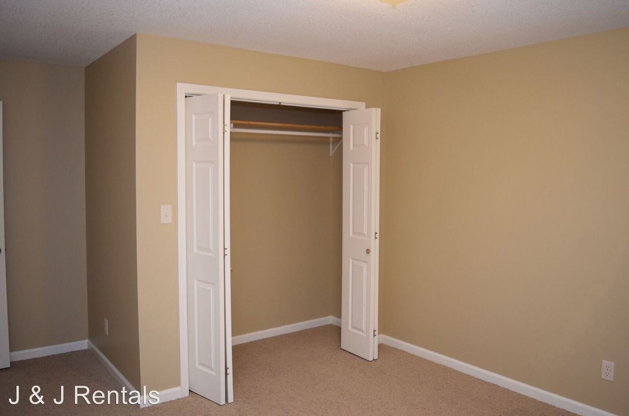 2717 29th St - Photo 2 of 15