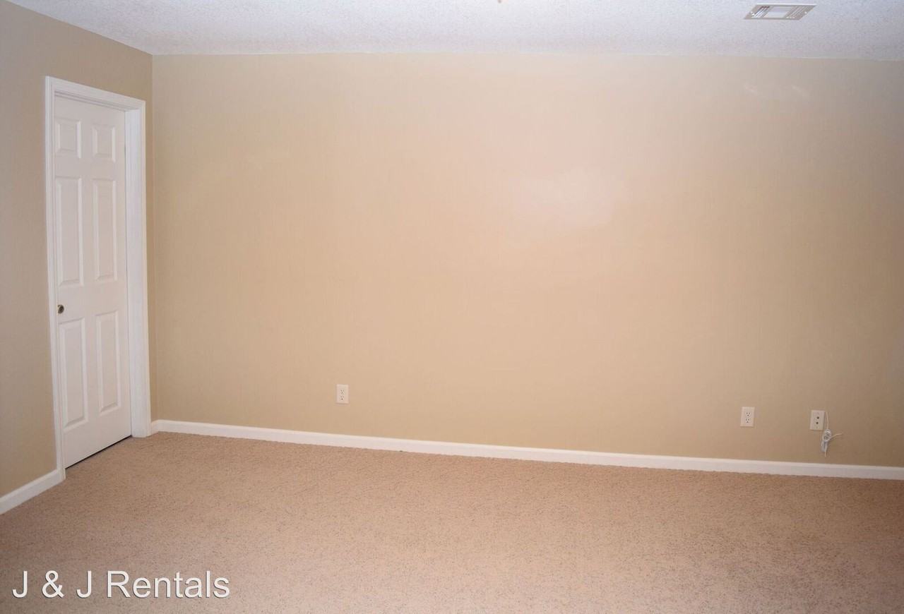 2717 29th St - Photo 3 of 15