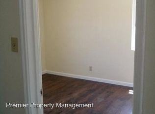 900 S 43rd St - Photo 3 of 3