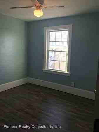 126 Bertha Ave - Photo 2 of 7