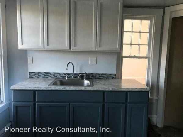 126 Bertha Ave - Photo 3 of 7