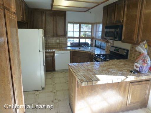 26063 Tampico Dr - Photo 2 of 13