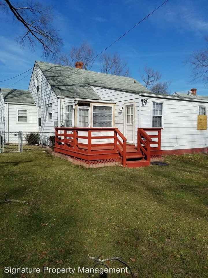 1901 N 24th St - Photo 2 of 10