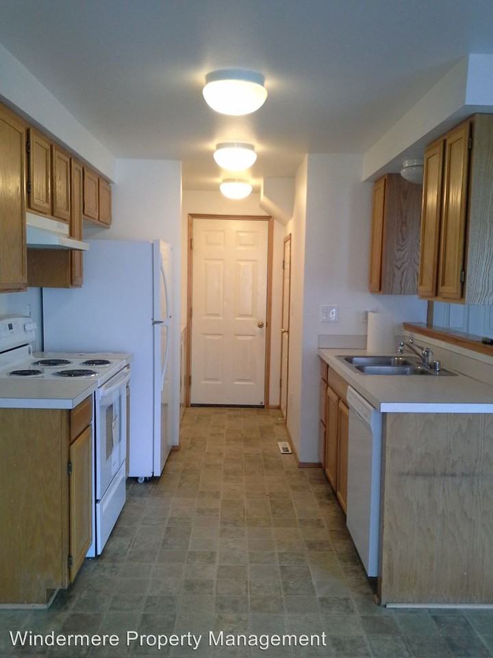 2908 Moore St - Photo 2 of 16