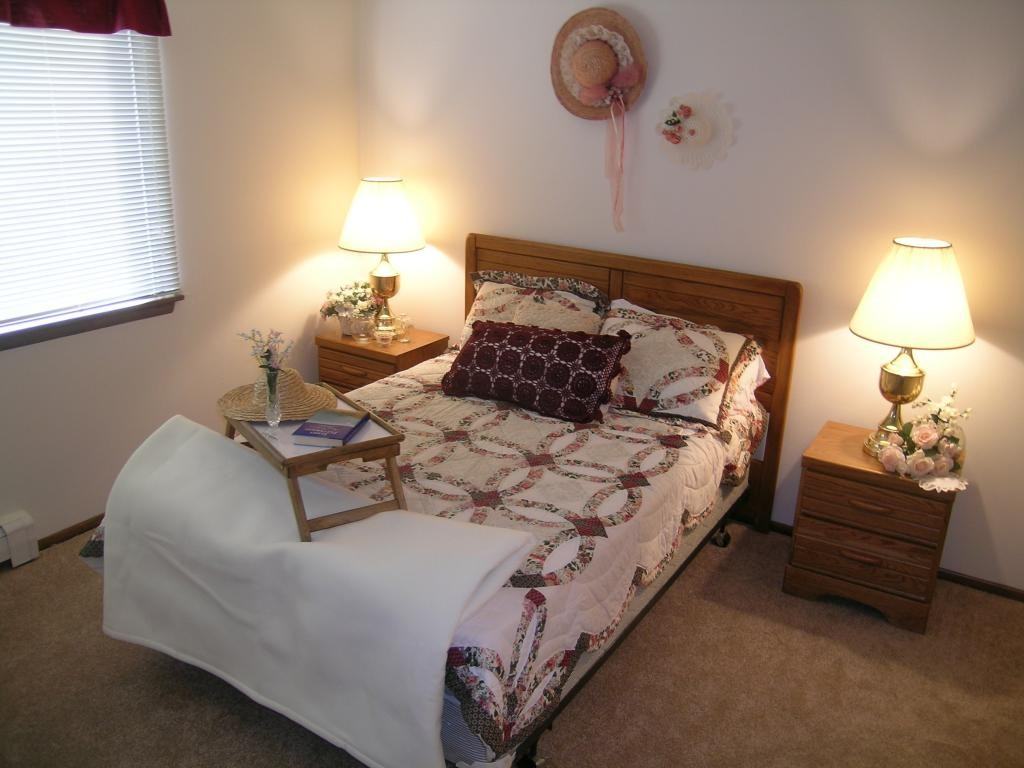 Howard Garden Apartments - Photo 3 of 6