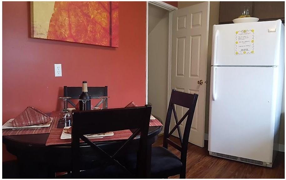 Four Seasons Apartments - Photo 3 of 16