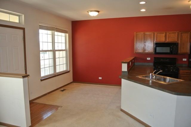 708 Morris Ct - Photo 3 of 15