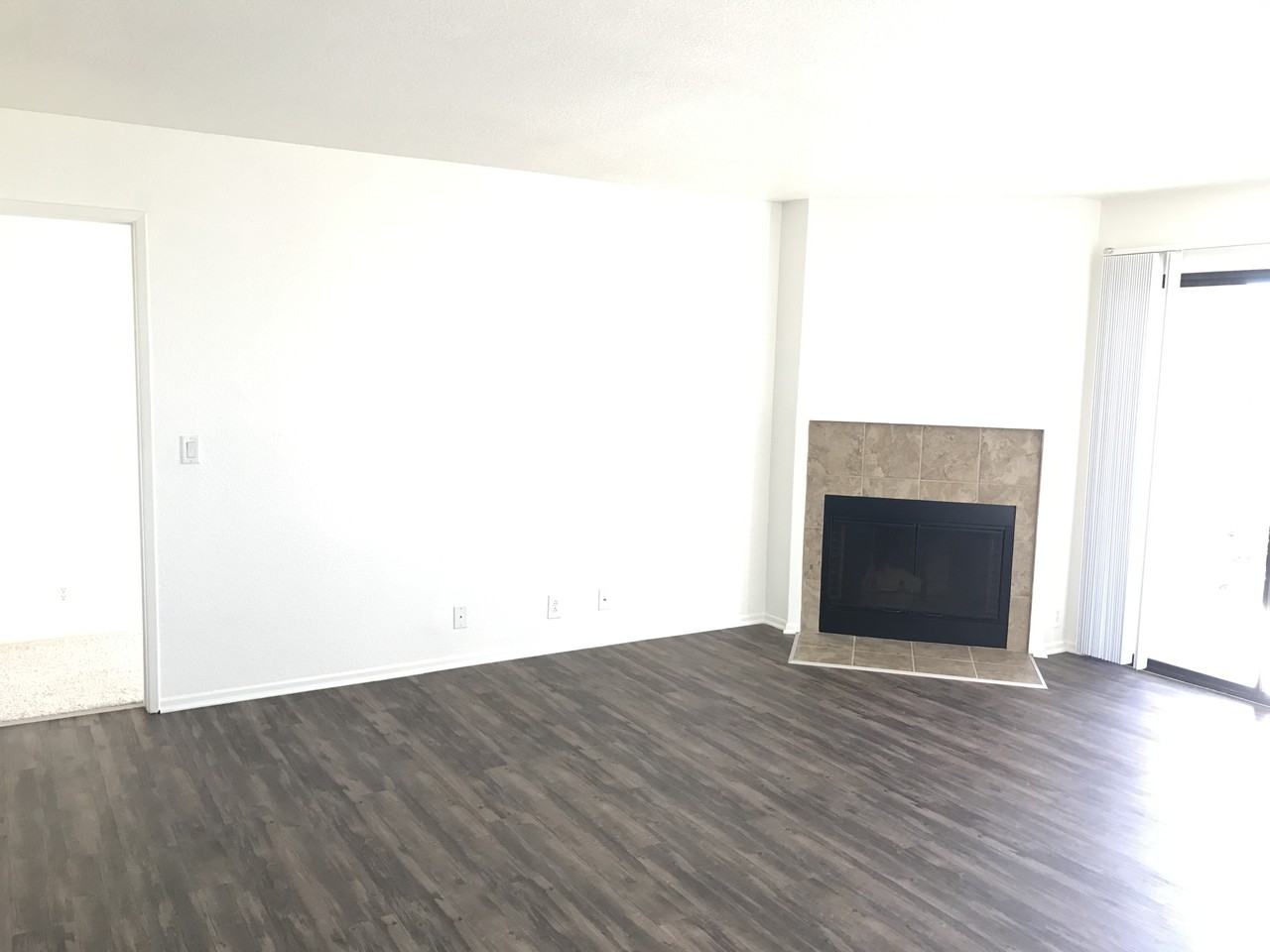 980 Sea Cliff Drive - Photo 2 of 4