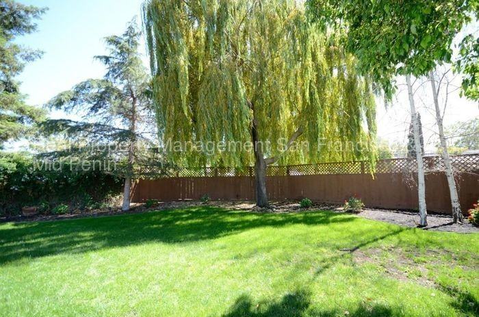 1728 Virginia Ave - Photo 3 of 16