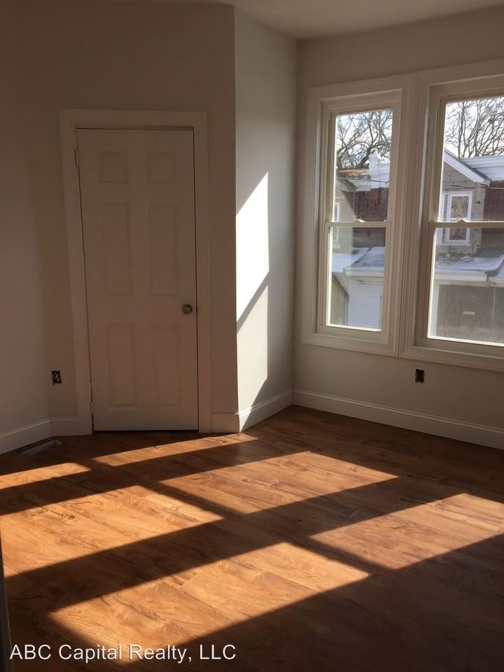 6069 Regent St - Photo 2 of 11