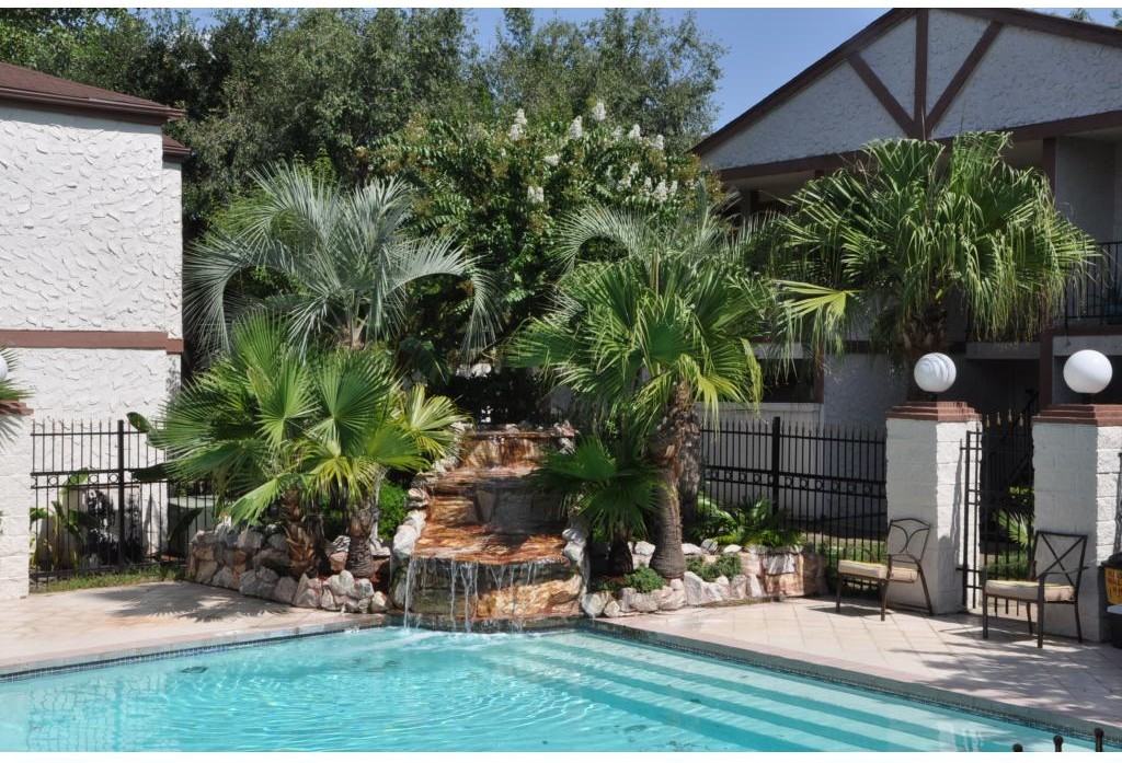 Pelican's Landing - Photo 3 of 12