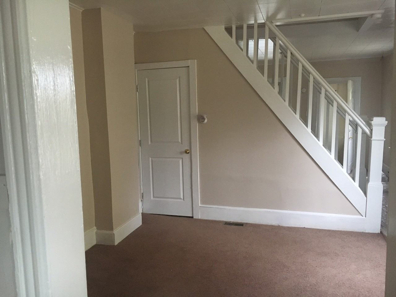 116 W Adams St - Photo 2 of 8