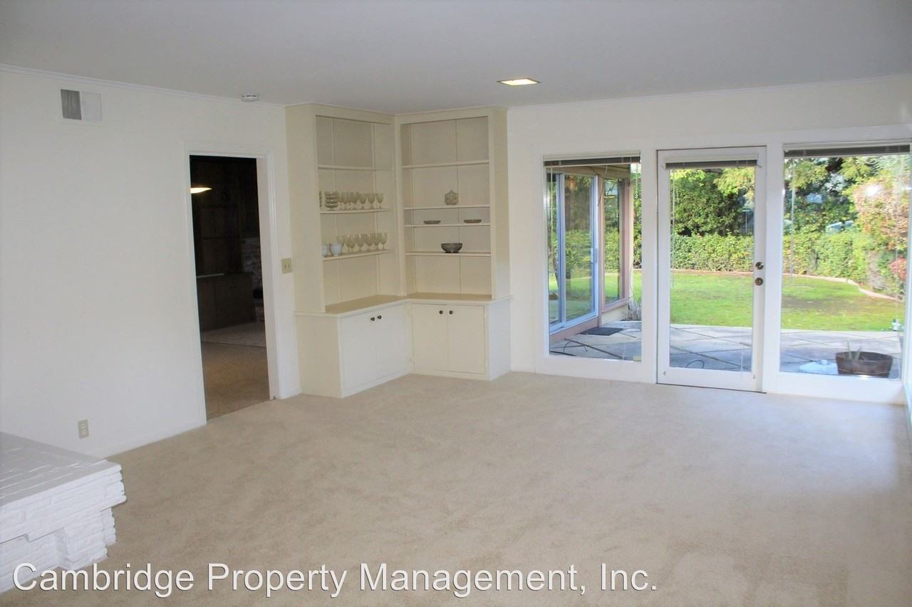 896 Southampton Dr - Photo 2 of 17