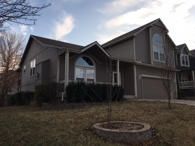 130 NE Lamplighter Ln - Photo 2 of 21