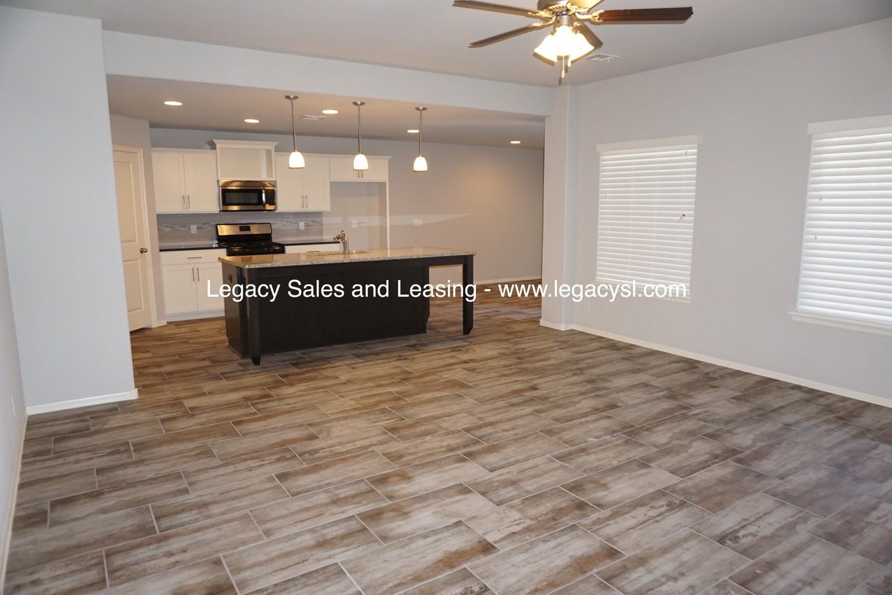 7401 S Joshua Ave - Photo 3 of 24