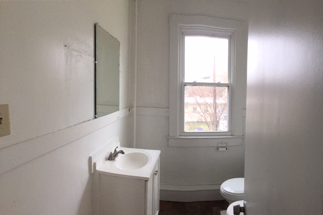 1223 31st St - Photo 2 of 8