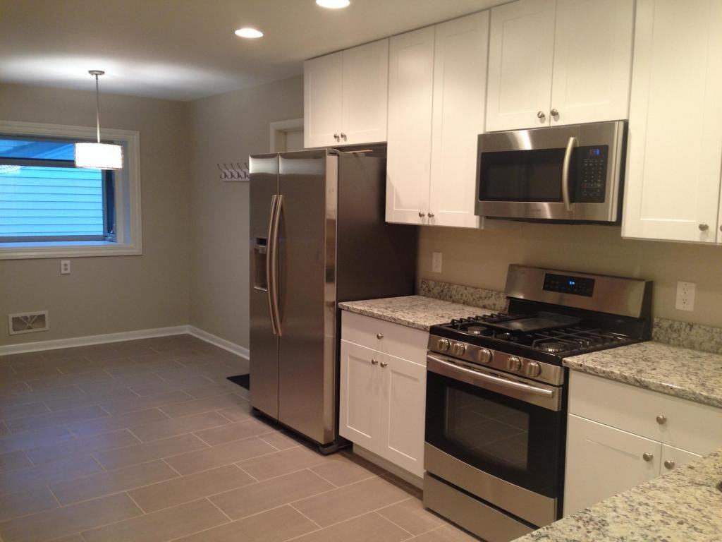 9140 N Lake Dr - Photo 2 of 14