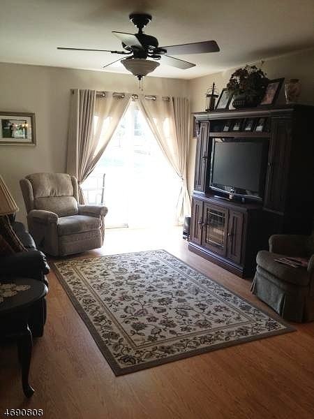 10 Parkside Ct - Photo 2 of 6