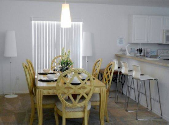 326 Tivoli Cir - Photo 2 of 8