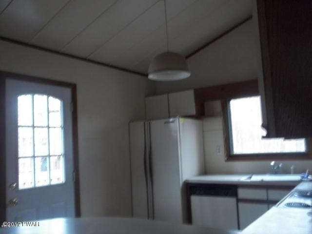 109 Broadmoor Dr - Photo 2 of 8