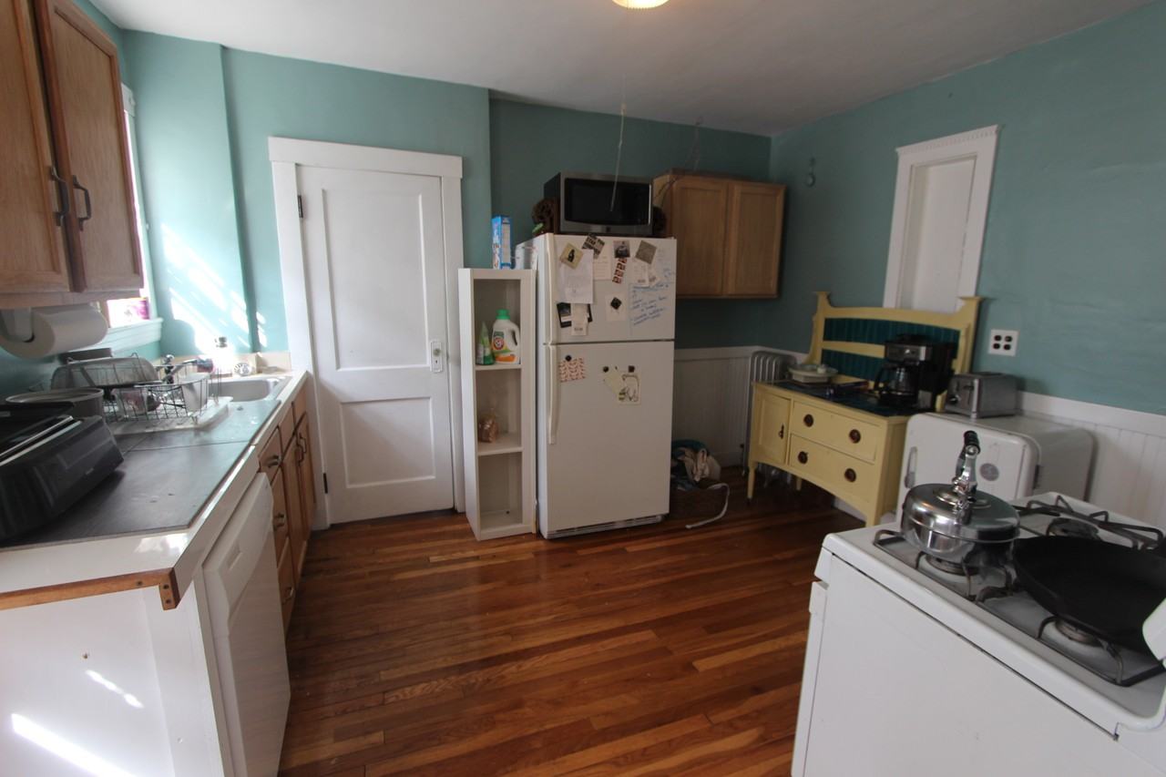 95 Varnum St 1 - Photo 2 of 7