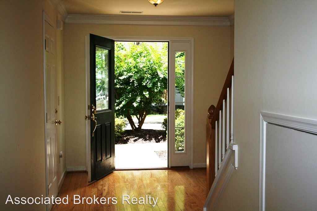 104E Melbourne Park Circle - Photo 3 of 15