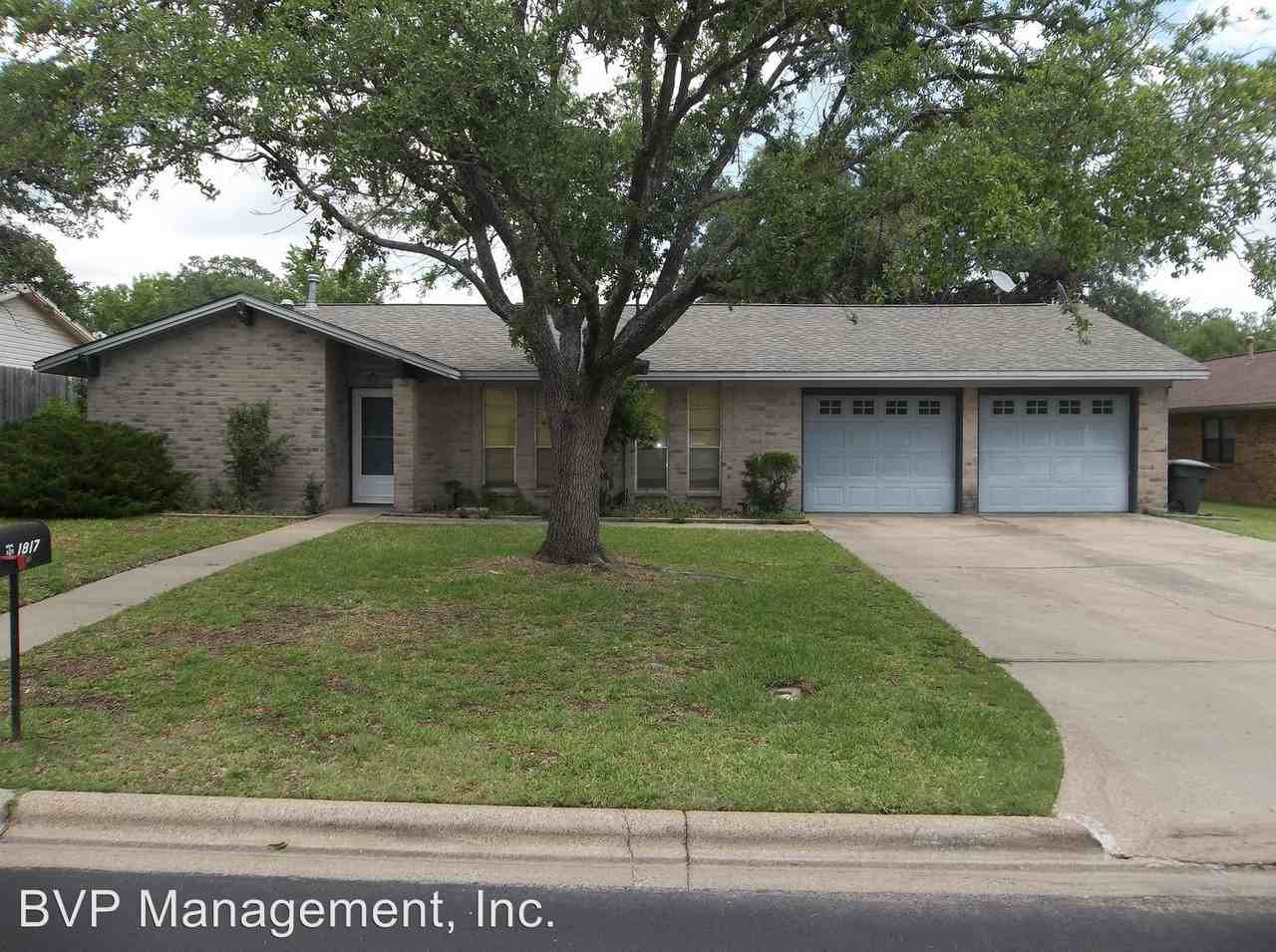 1817 Laura Ln - Photo 2 of 3