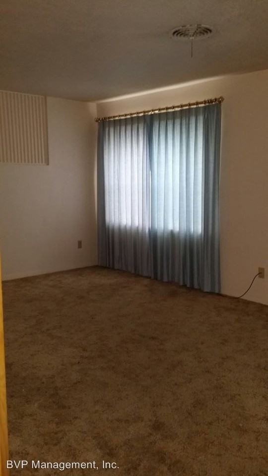 906 Mitchell St - Photo 2 of 3