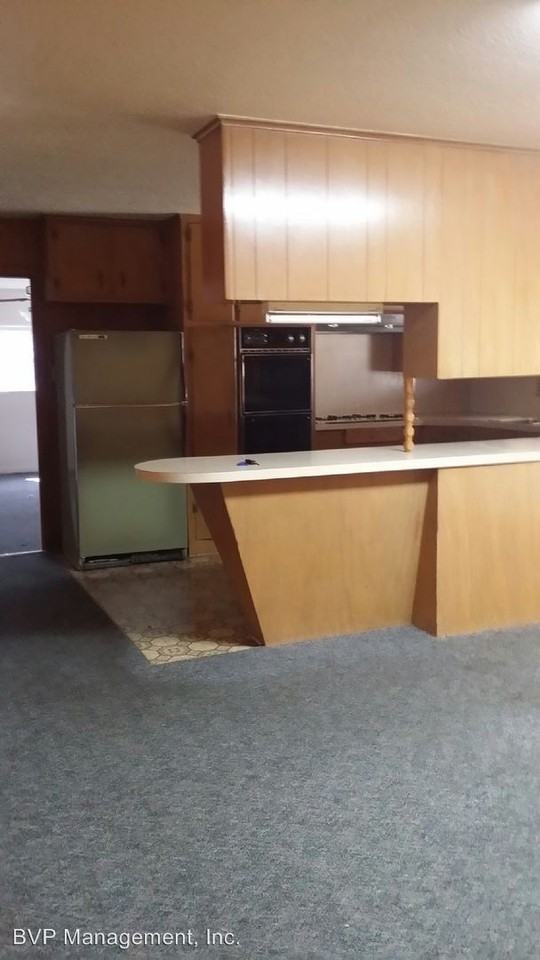 906 Mitchell St - Photo 3 of 3