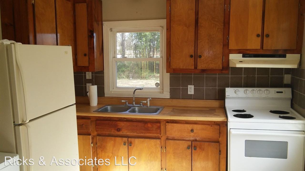 109 Chuckatuck Ave - Photo 2 of 10