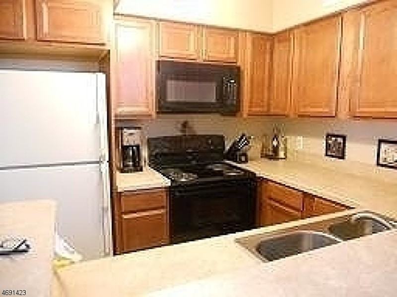 10 Ogdon Ct #10 - Photo 2 of 10