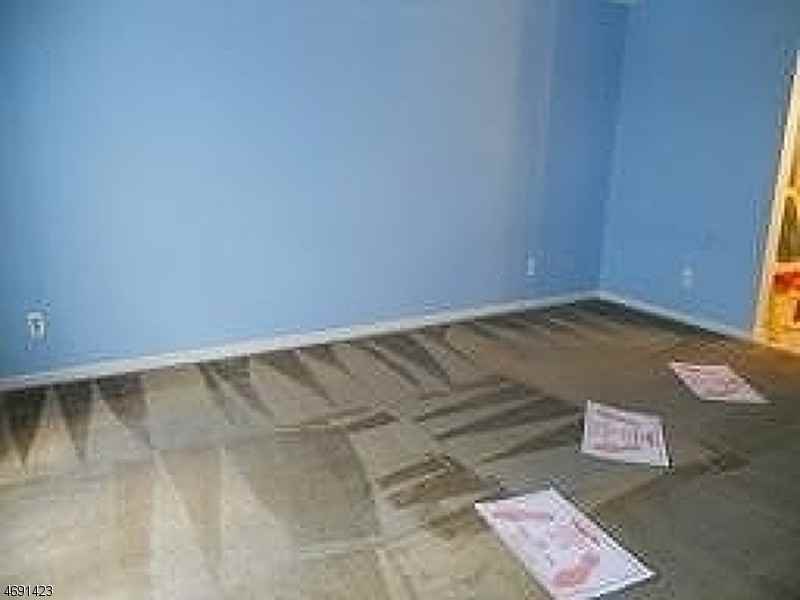 10 Ogdon Ct #10 - Photo 3 of 10