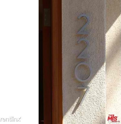 2207 7th St - Photo 3 of 32