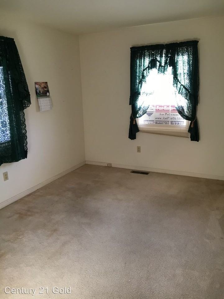 611 Maplewood Ave - Photo 3 of 11